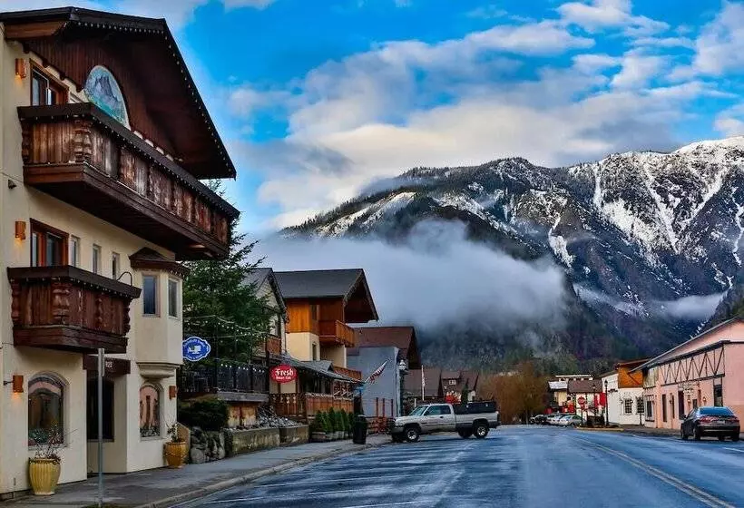 Hotelli Solstice Suites