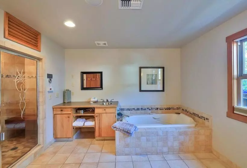 Hotelli Solstice Suites