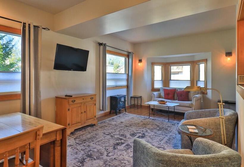 هتل Solstice Suites