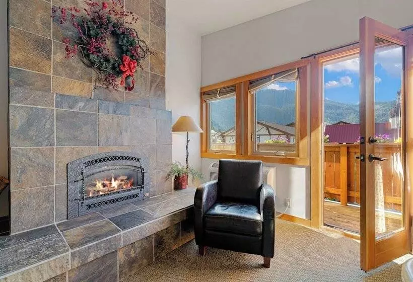 Hotelli Solstice Suites