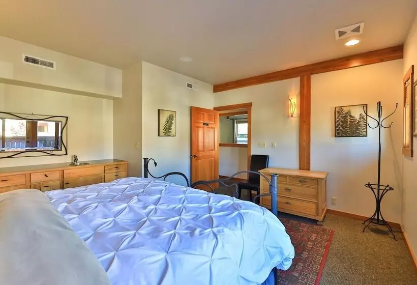 Hotelli Solstice Suites