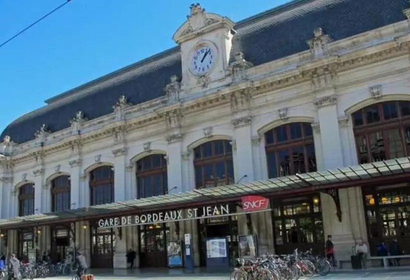 Aamiaismajoitus (B&B) Chambre Direct Piscine