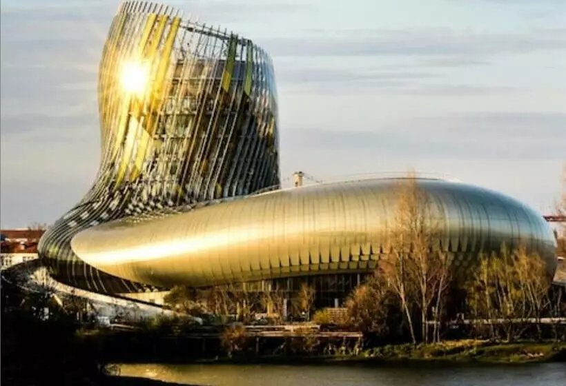 Aamiaismajoitus (B&B) Chambre Direct Piscine