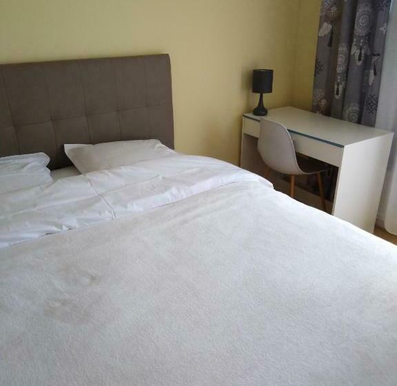 مبيت وإفطار Chez Myla Chambre Avec Tv écran Plat Et Salle De Bain Privative