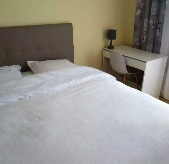 تختخواب و صبحانه Chez Myla Chambre Avec Tv écran Plat Et Salle De Bain Privative