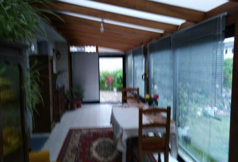 مبيت وإفطار Chez Myla Chambre Avec Tv écran Plat Et Salle De Bain Privative