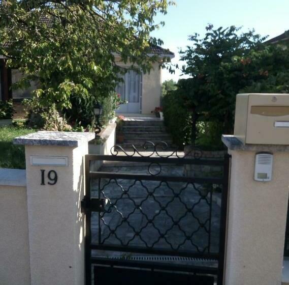 مبيت وإفطار Chez Myla Chambre Avec Tv écran Plat Et Salle De Bain Privative