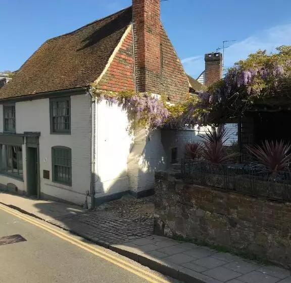 تختخواب و صبحانه The Tea House