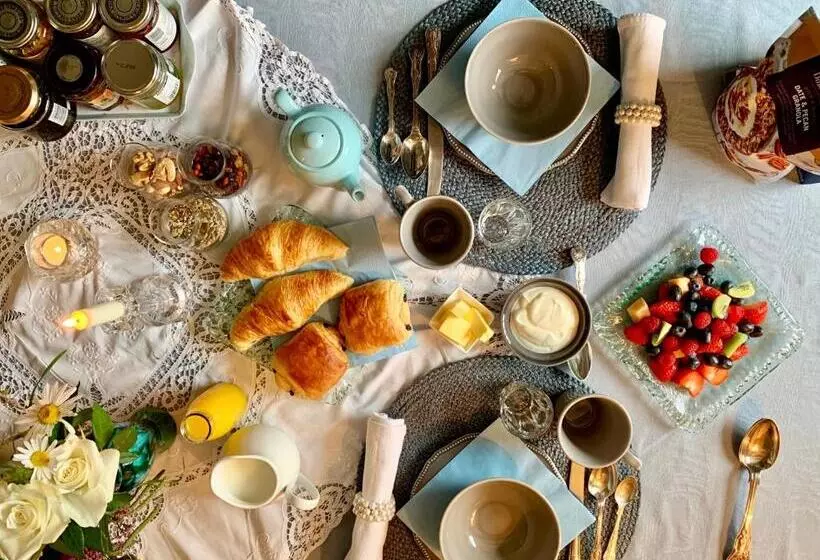 تختخواب و صبحانه The Tea House