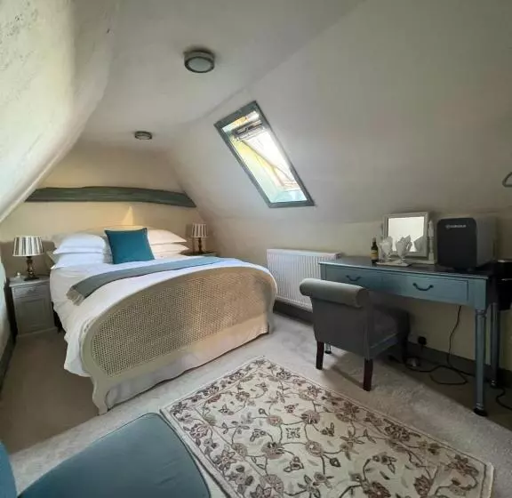 تختخواب و صبحانه The Tea House