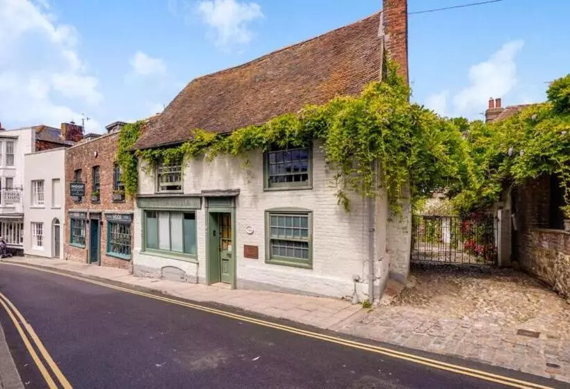 تختخواب و صبحانه The Tea House