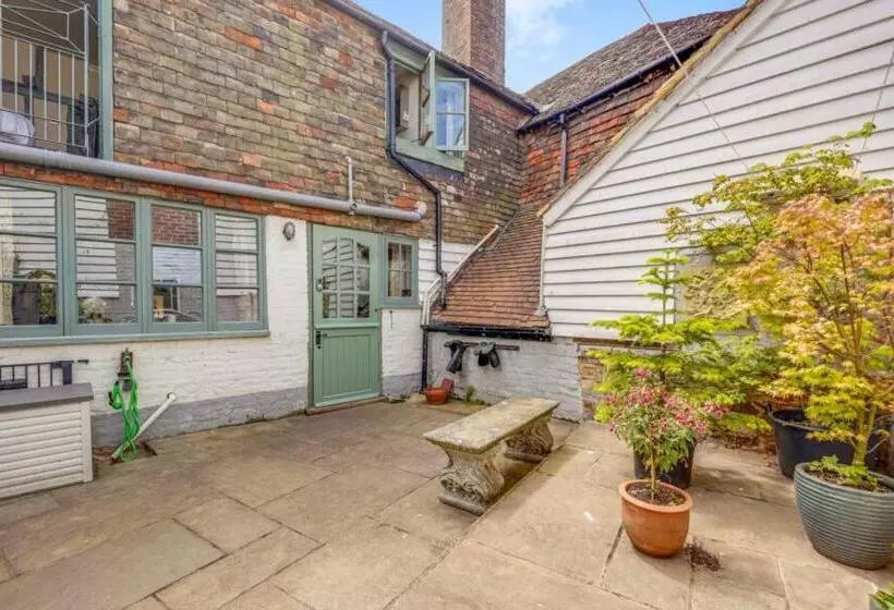 تختخواب و صبحانه The Tea House