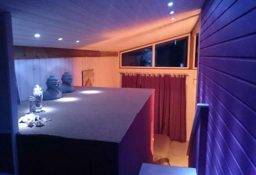 تختخواب و صبحانه Un Matin D’été