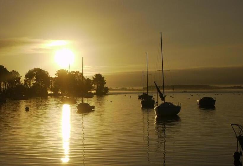 تختخواب و صبحانه Un Matin D’été