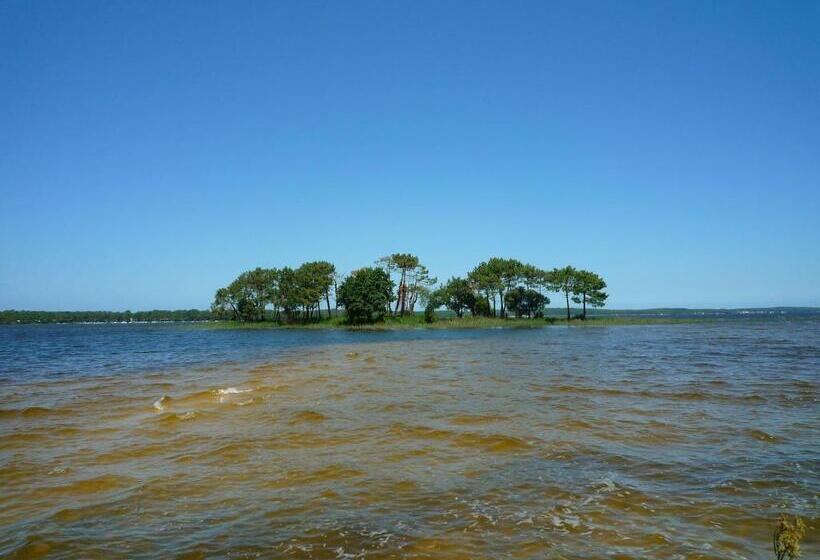 تختخواب و صبحانه Un Matin D’été