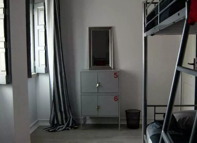 Lisbon Hostel Terminal 3