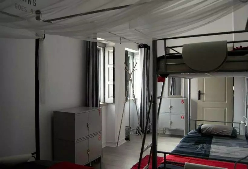 Lisbon Hostel Terminal 3