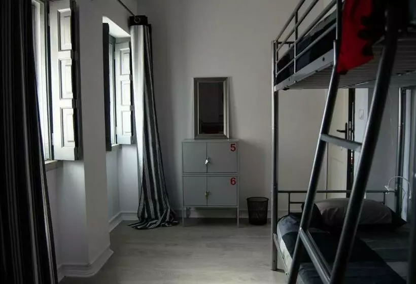 Lisbon Hostel Terminal 3