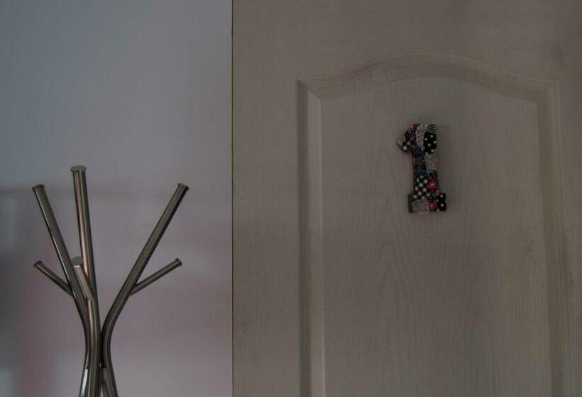 Lisbon Hostel Terminal 3