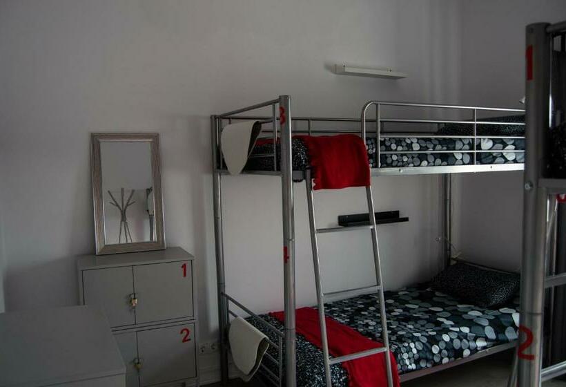 Lisbon Hostel Terminal 3