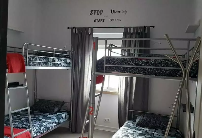 Lisbon Hostel Terminal 3