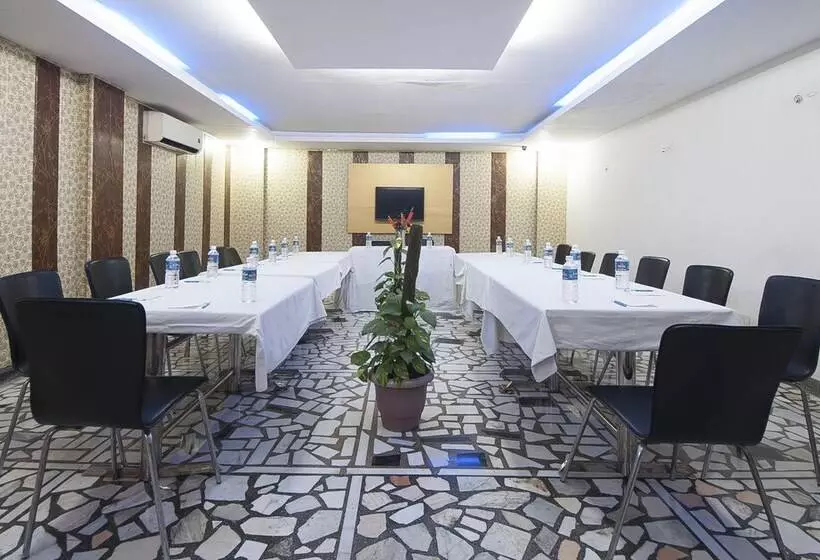 Hotelli Apra International