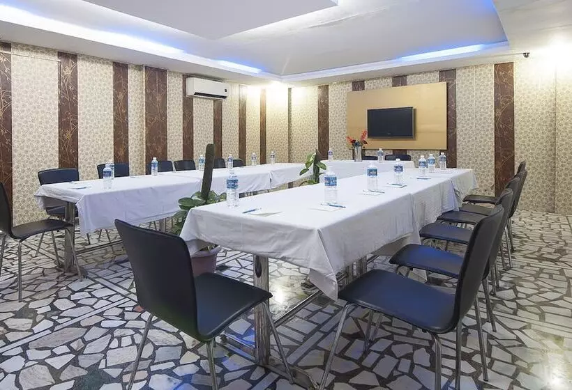 Hotelli Apra International