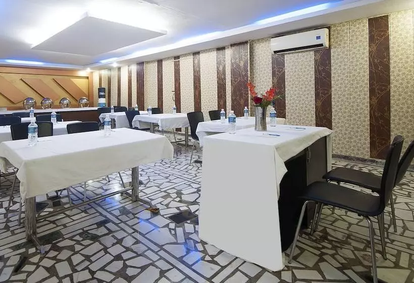 Hotelli Apra International