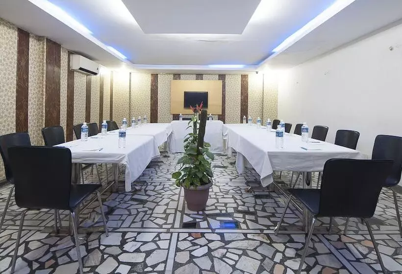 Hotelli Apra International