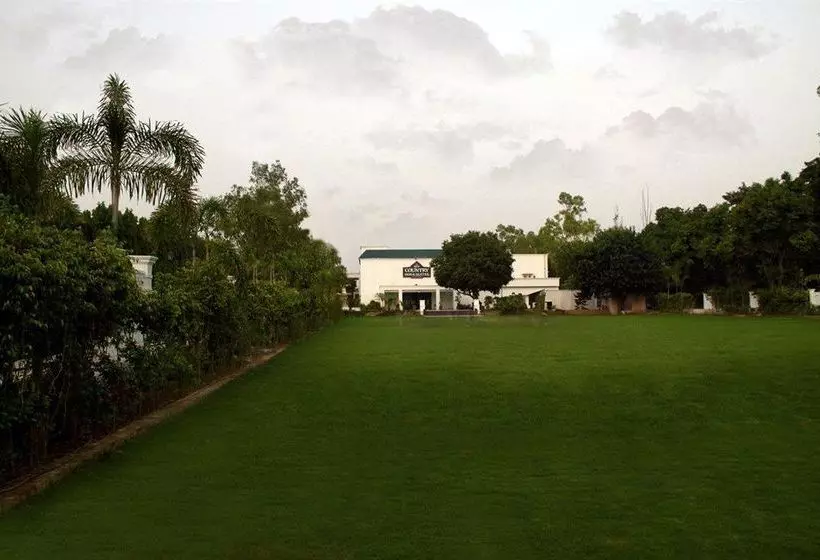 ホテル Country Inn & Suites By Radisson, Delhi Satbari