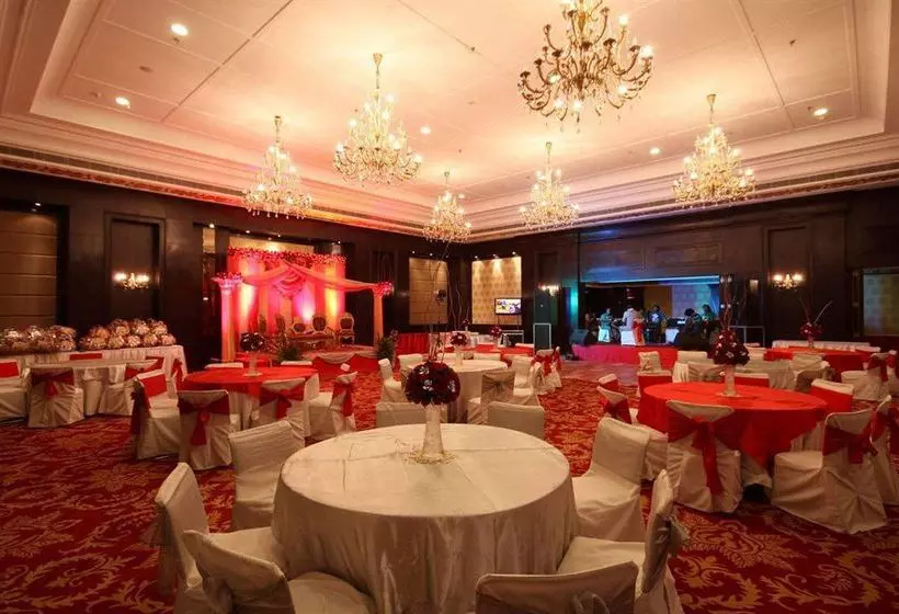 ホテル Country Inn & Suites By Radisson, Delhi Satbari