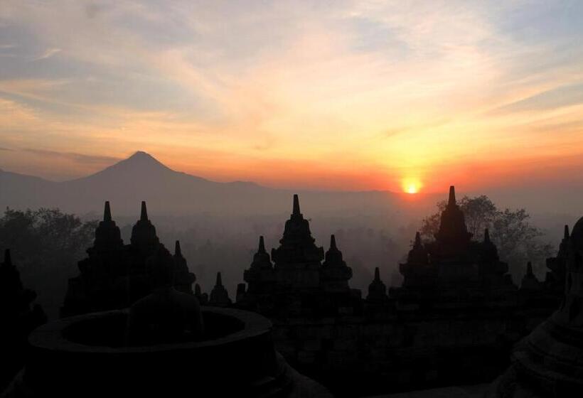 Hotell Manohara Resort