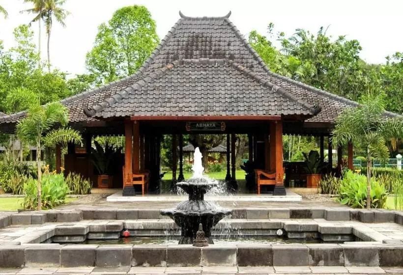 בית מלון כפרי Manohara Resort