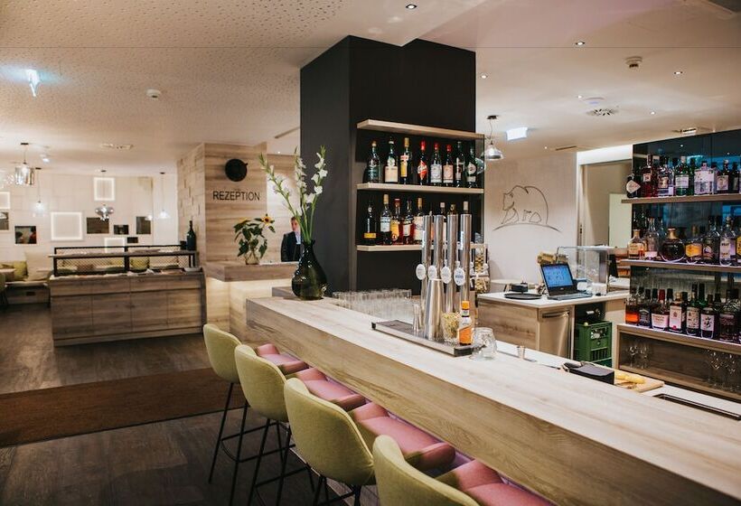 Hotelli Schwarzer Bar