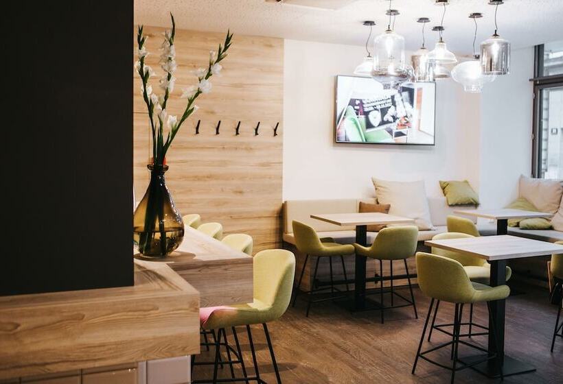 Hotelli Schwarzer Bar