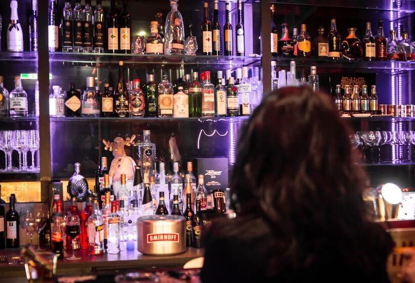 Hotelli Schwarzer Bar