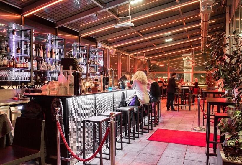 Hotelli Schwarzer Bar