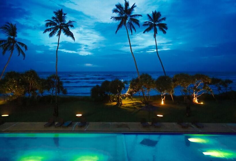 منتجع Grand Beach