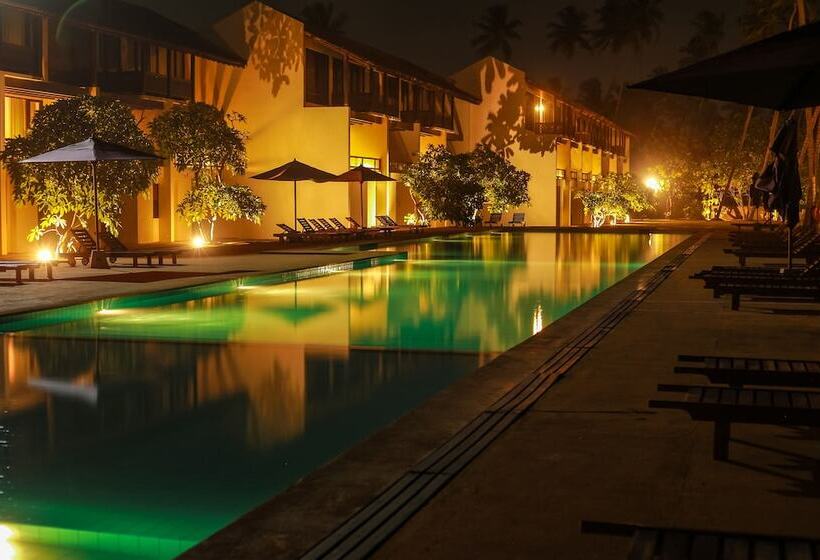 منتجع Grand Beach