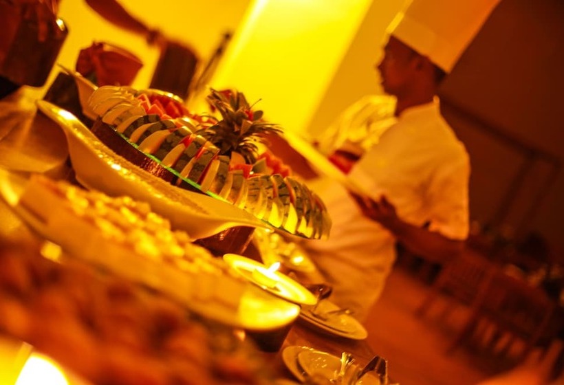 منتجع Grand Beach