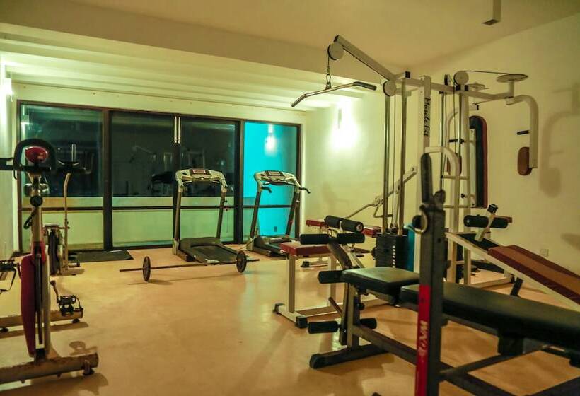 منتجع Grand Beach