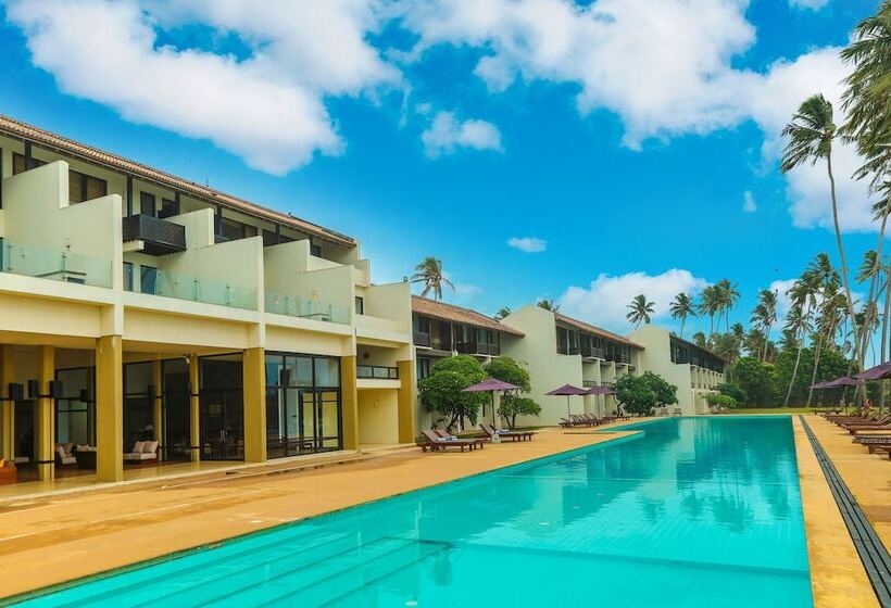 منتجع Grand Beach