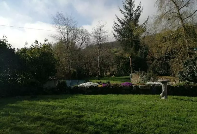 تختخواب و صبحانه Brookside Cottage