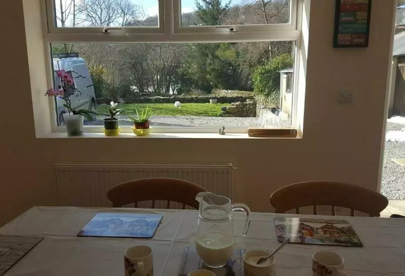 تختخواب و صبحانه Brookside Cottage