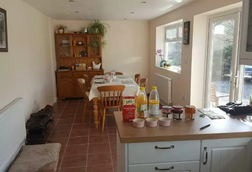 تختخواب و صبحانه Brookside Cottage