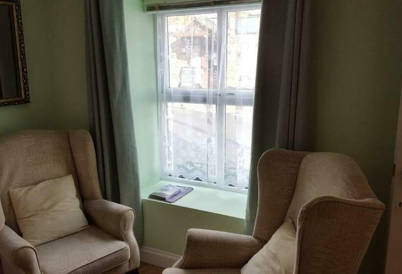 ベッドアンドブレックファースト Brookside Cottage