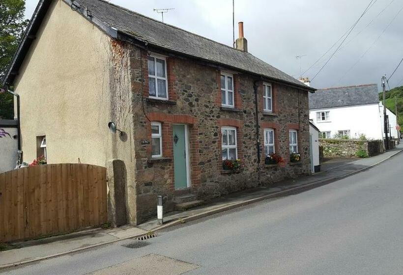 ベッドアンドブレックファースト Brookside Cottage