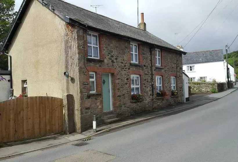 تختخواب و صبحانه Brookside Cottage