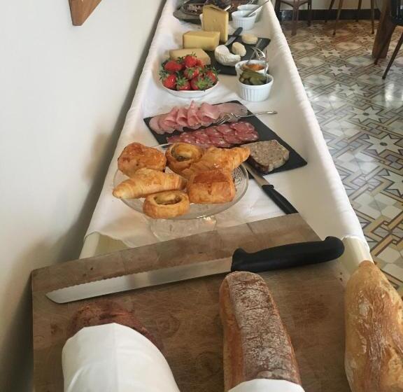 تختخواب و صبحانه Maison Piloni