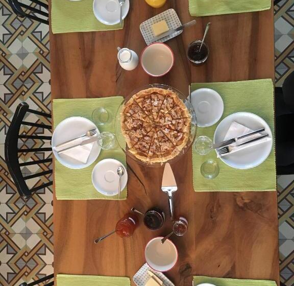 تختخواب و صبحانه Maison Piloni